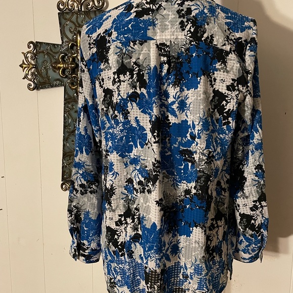 Pretty blouse - Picture 2 of 7